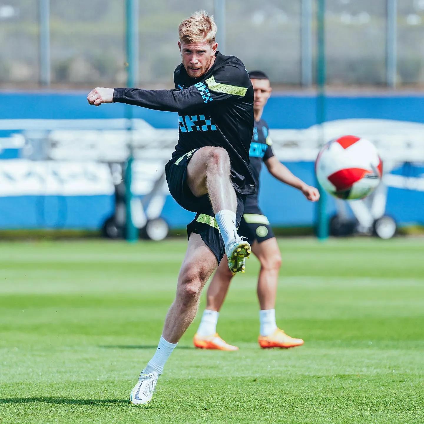 转会期拜仁慕尼黑备战社区盾萨克拉门托国王今晨强势反弹，今夜费耶诺德调整名单以备意甲看傻球迷