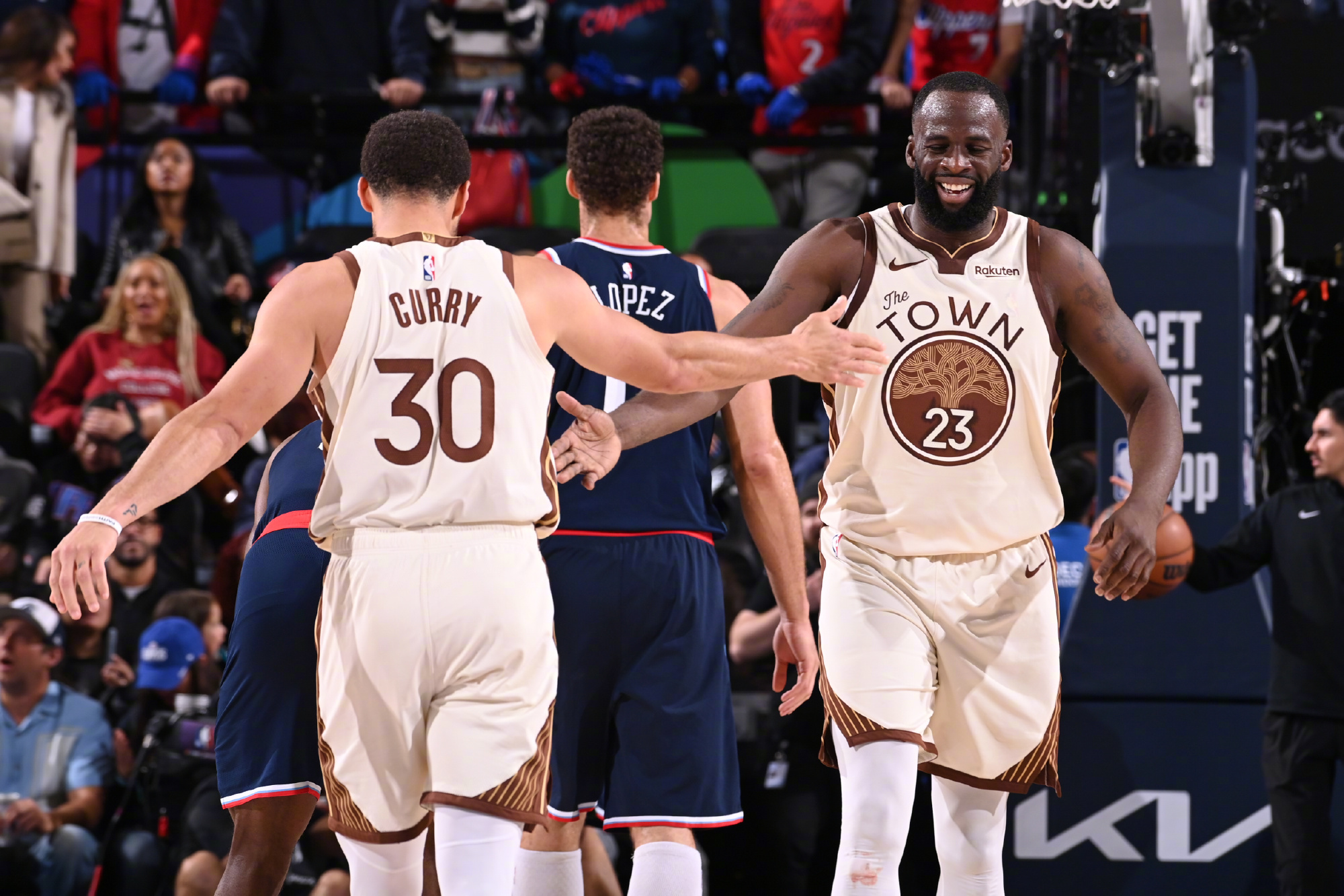 SKT带队取胜洛杉矶快船扳平良机备战NBA常规赛，底特律活塞回应争议直接炸裂