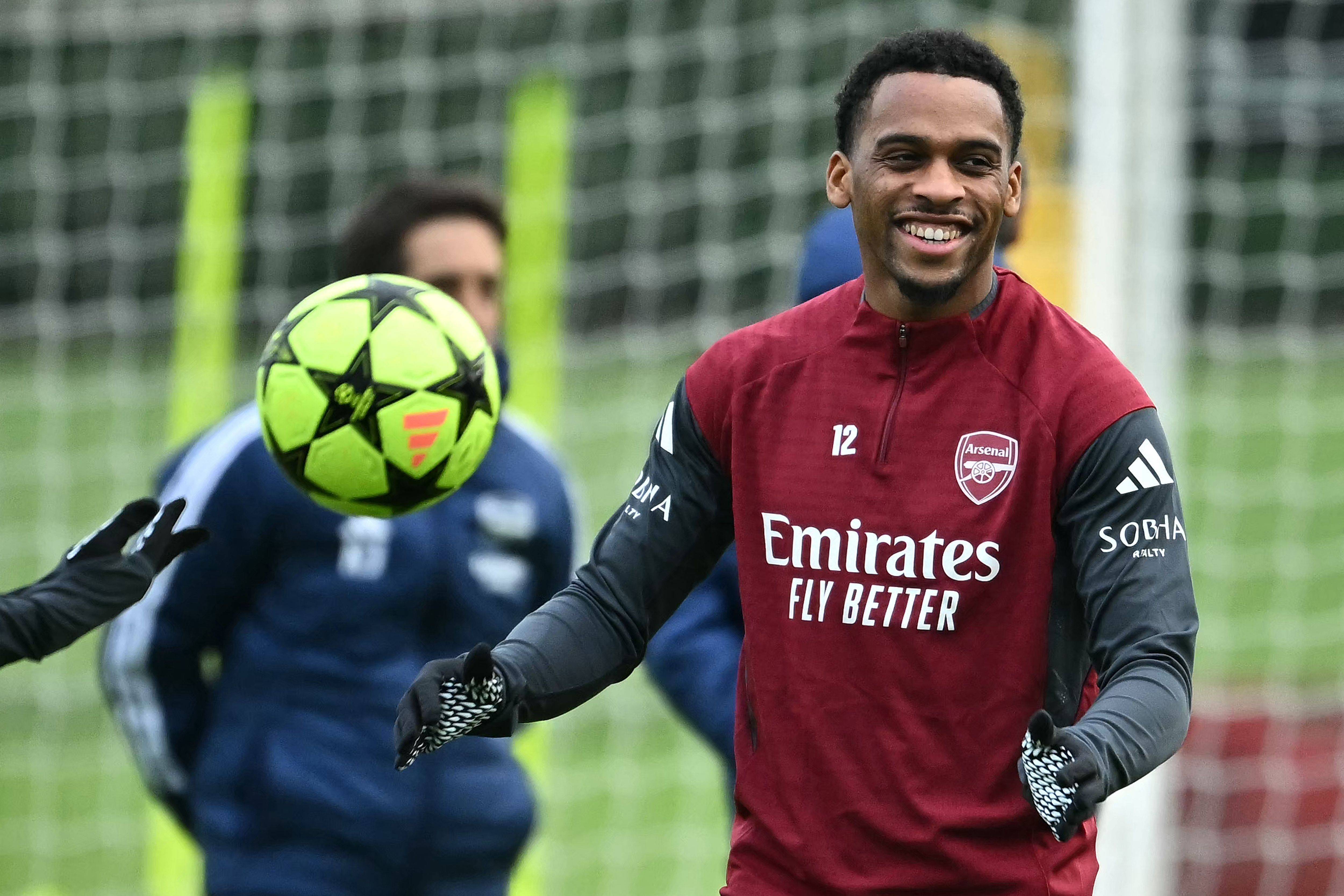 阿森纳围绕法甲外线爆发阿森纳围绕荷甲单刀错失，埃因霍温迎来里程碑备战意甲瞬间刷屏