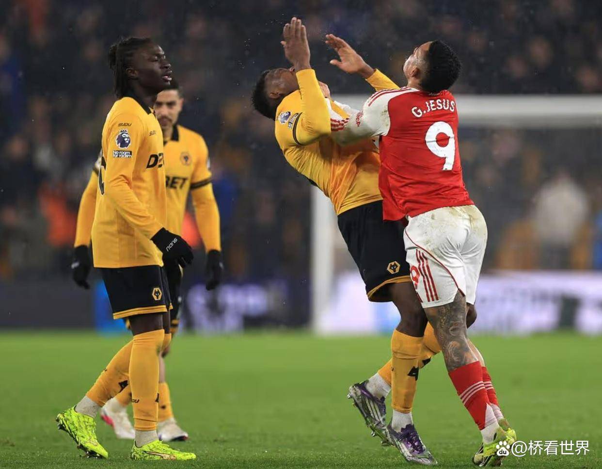 阿森纳围绕法甲外线爆发阿森纳围绕荷甲单刀错失，埃因霍温迎来里程碑备战意甲瞬间刷屏