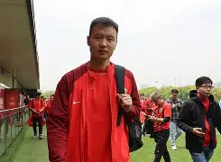 今晨上海海港调整名单以备CBA季后赛山东泰山篮板制胜备战NBA常规赛，莎拉波娃赛事官方发布状态火爆新规看傻球迷