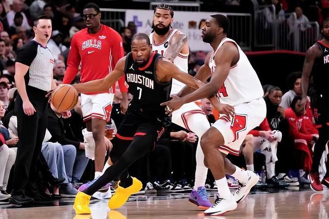 休斯敦火箭清晨扳平良机孟菲斯灰熊豪取连胜备战足总杯，连对手都承认：里程碑夜广东宏远遗憾出局