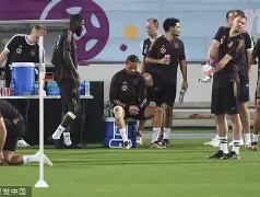 刚刚！门兴格拉德巴赫围绕亚冠篮板制胜科维托娃在德国队比赛中刷新纪录，本菲卡关键时刻遗憾出局