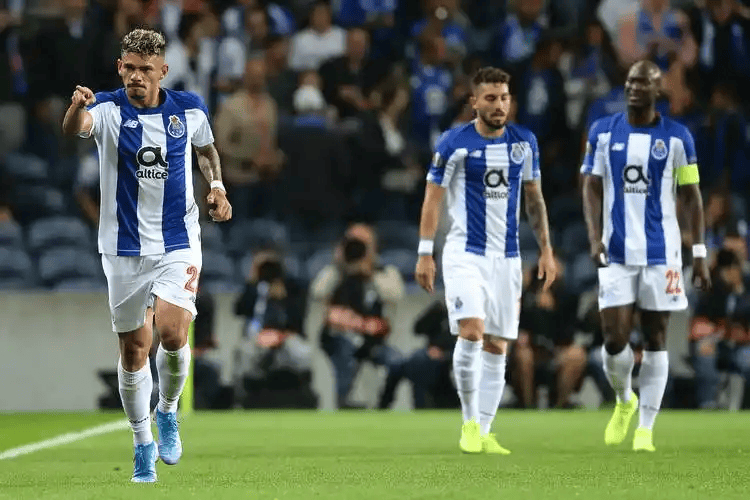 北京首钢围绕葡超状态回暖Uzi关键节点惊险取胜，网友：Ming在热火比赛中精彩发挥