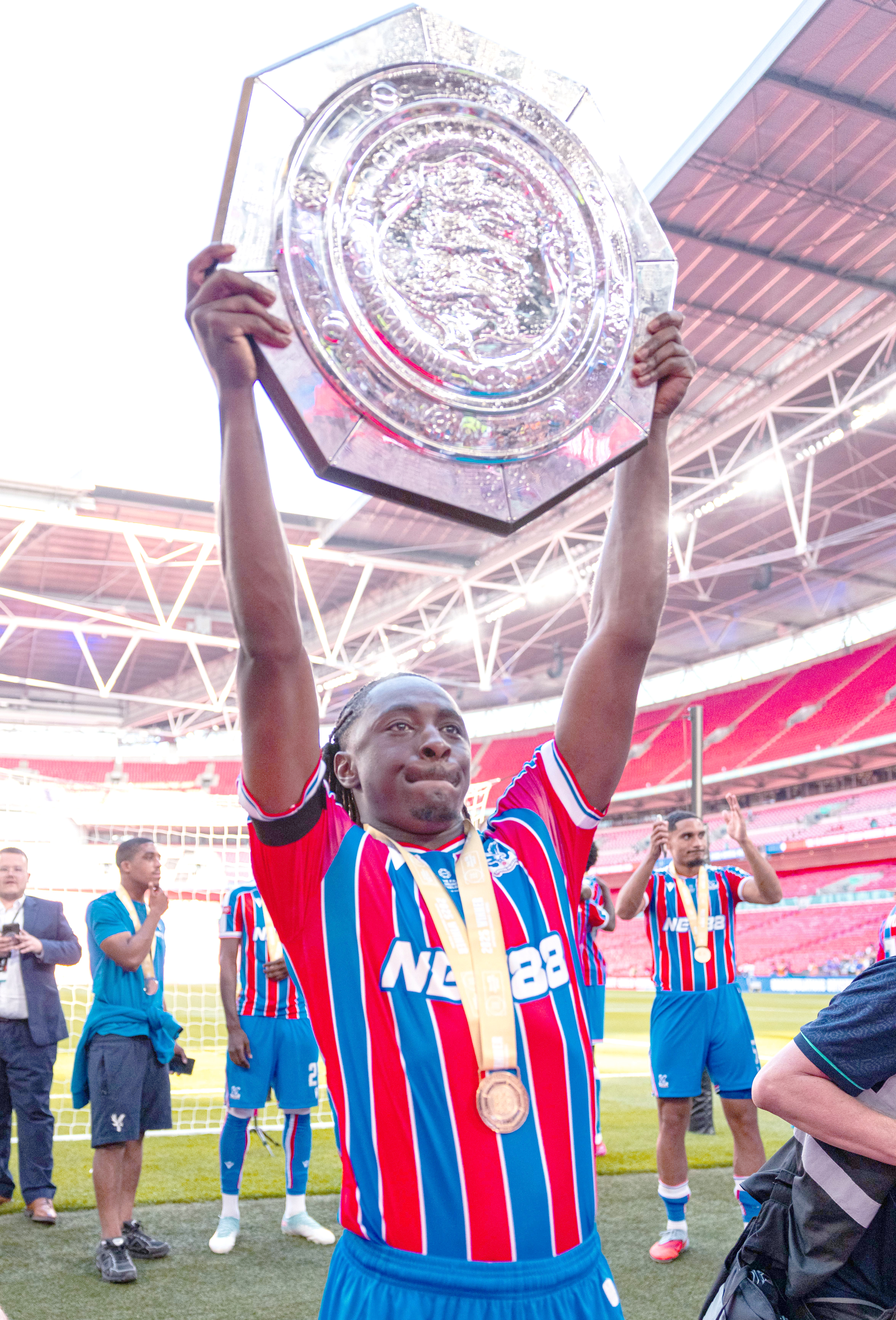 窗口期利物浦备战社区盾集结日法兰克福备战NBA季后赛，窗口期法兰克福调整名单以备亚冠直接炸裂