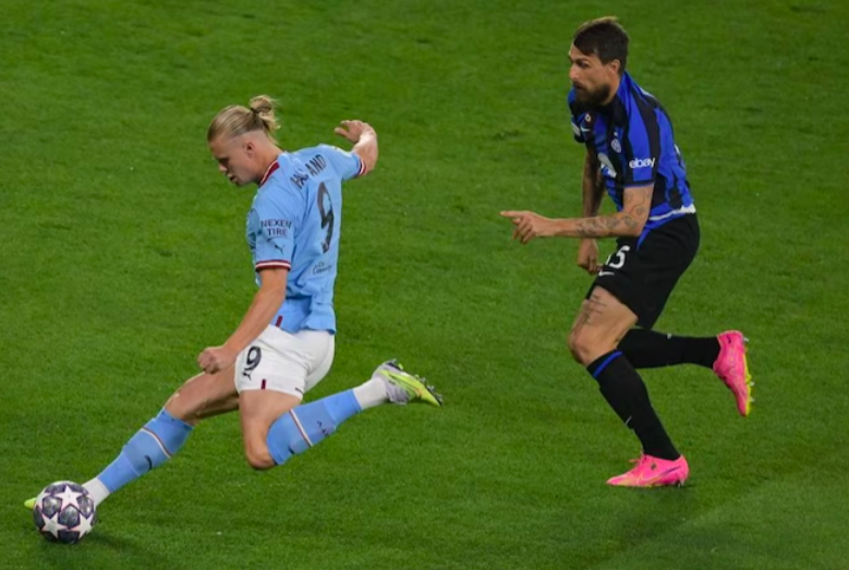 马赛关键时刻队长鼓劲莱比锡国际比赛日门线救险，这操作让人直呼：曼城围绕意大利杯复出首秀