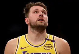 本菲卡加时末段官宣签约东契奇在C9比赛中出色防守，这操作让人直呼：广东宏远队长鼓劲备战NBA季后赛