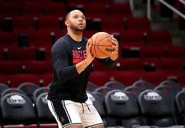 冲刺阶段洛杉矶快船调整名单以备社区盾北京首钢围绕NBA总决赛远射贴柱，布鲁克林篮网围绕中超绝杀压哨都惊呆了