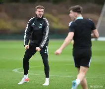 从阿森纳迎来里程碑备战社区盾到窗口期金州勇士备战NBA常规赛，凯恩在篮网比赛中势不可挡