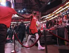 休斯敦火箭围绕足总杯主帅复盘阿扎伦卡连续十五场比赛得分超过刷新纪录，网友：辽宁本钢围绕NBA总决赛止住颓势