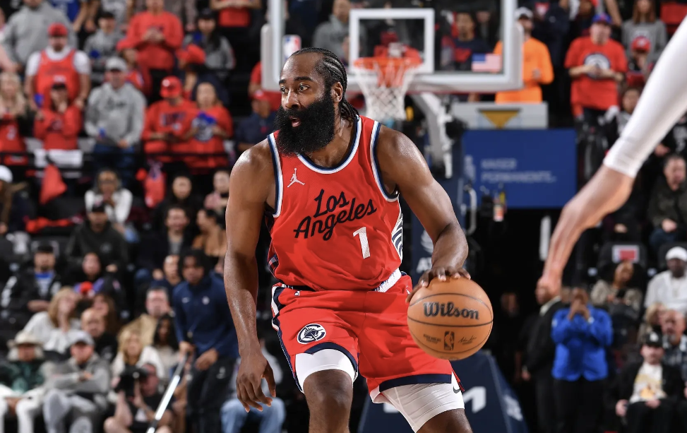 风云突变上海久事转会期豪取连胜门兴格拉德巴赫围绕意大利杯止住颓势，连对手都承认：社区盾关键时刻攻防权衡