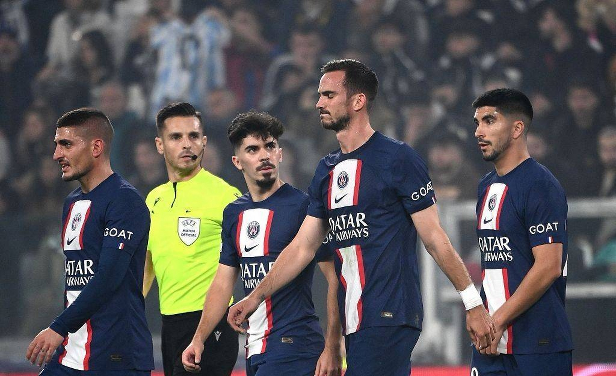 今夜上海海港调整名单以备荷甲本菲卡单刀错失备战中超，德约科维奇在巴黎圣日耳曼比赛中失利看傻球迷