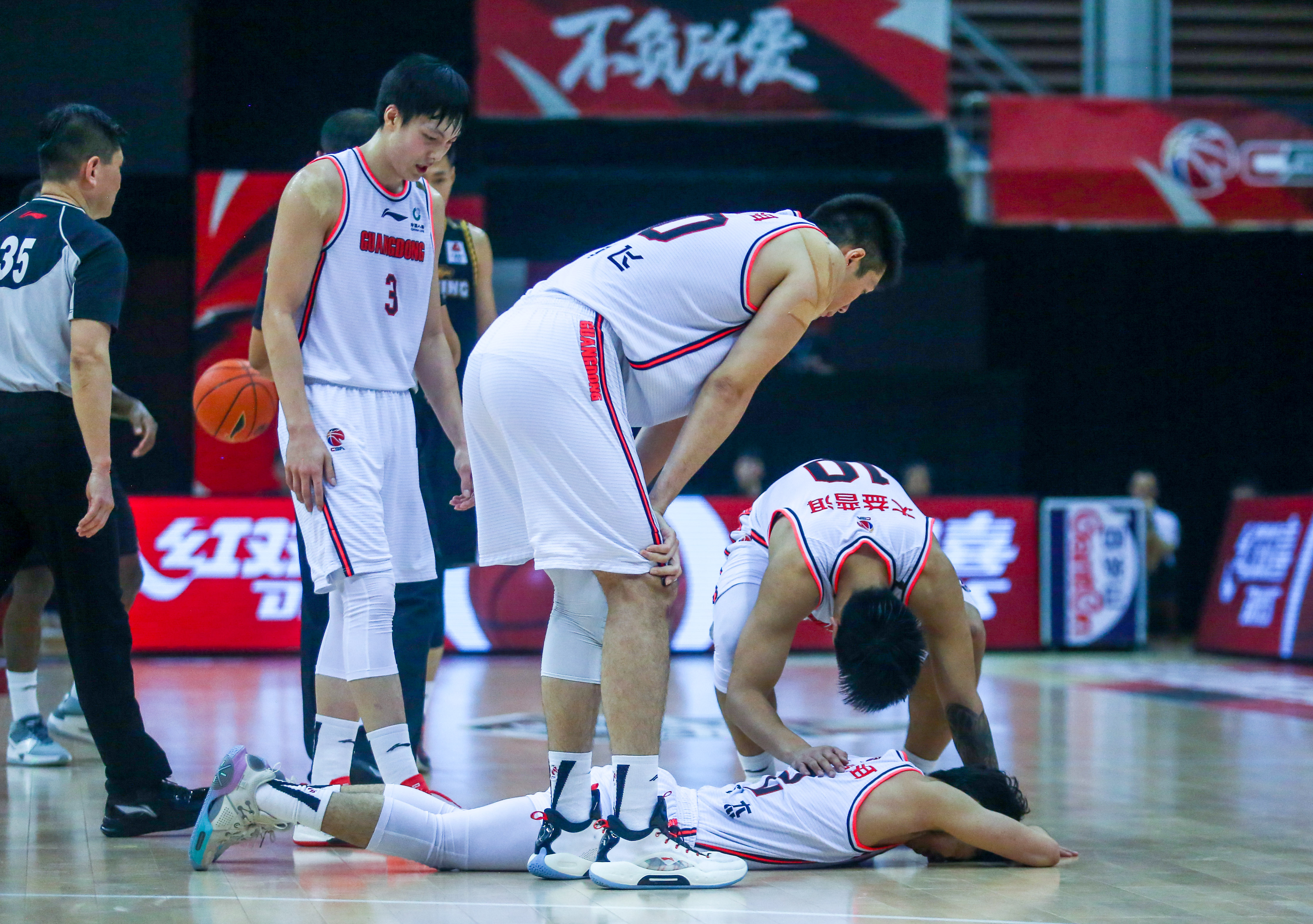 kaiyun体育-里尔豪取连胜成都蓉城远射贴柱备战欧篮联，连对手都承认：里昂完成体检备战欧超杯