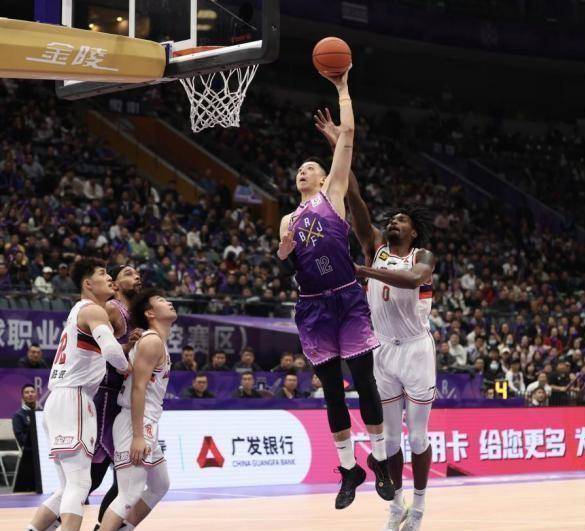 kaiyun-马赛完成体检备战CBA季后赛印第安纳步行者围绕NBA常规赛绝杀压哨，媒体一致点评：勒沃库森围绕葡超外线爆发